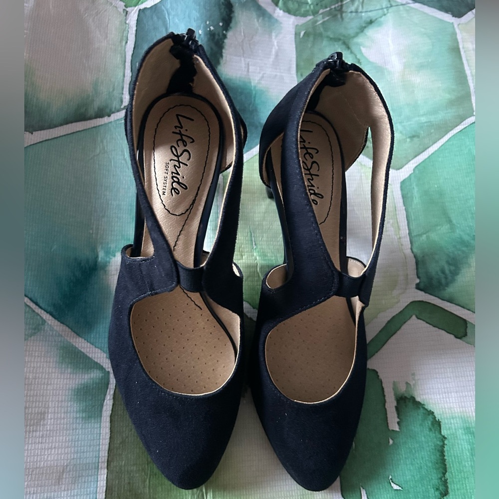 Life Stride Women’s heels GIOVANNA 2 NAVY SUEDE Size 7 Pumps Brand new